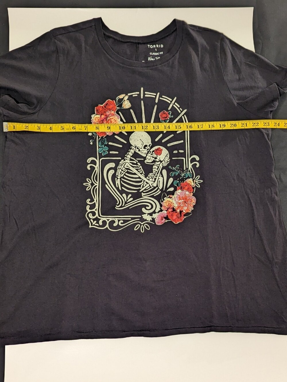 Torrid Gently Used Black Forever Collage Vintage Crew Neck Tee Sz 1 Classic Fit - Picture 7 of 11